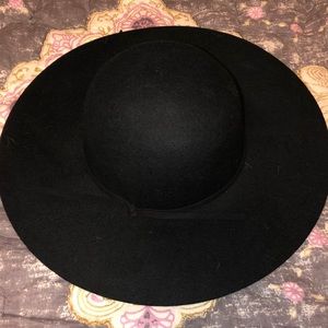 Floppy hat- Francesca’s